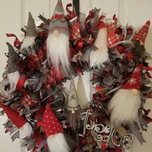 CHRISTMAS  wreath, 22" inch. "Gnomos y Gnomitos"
